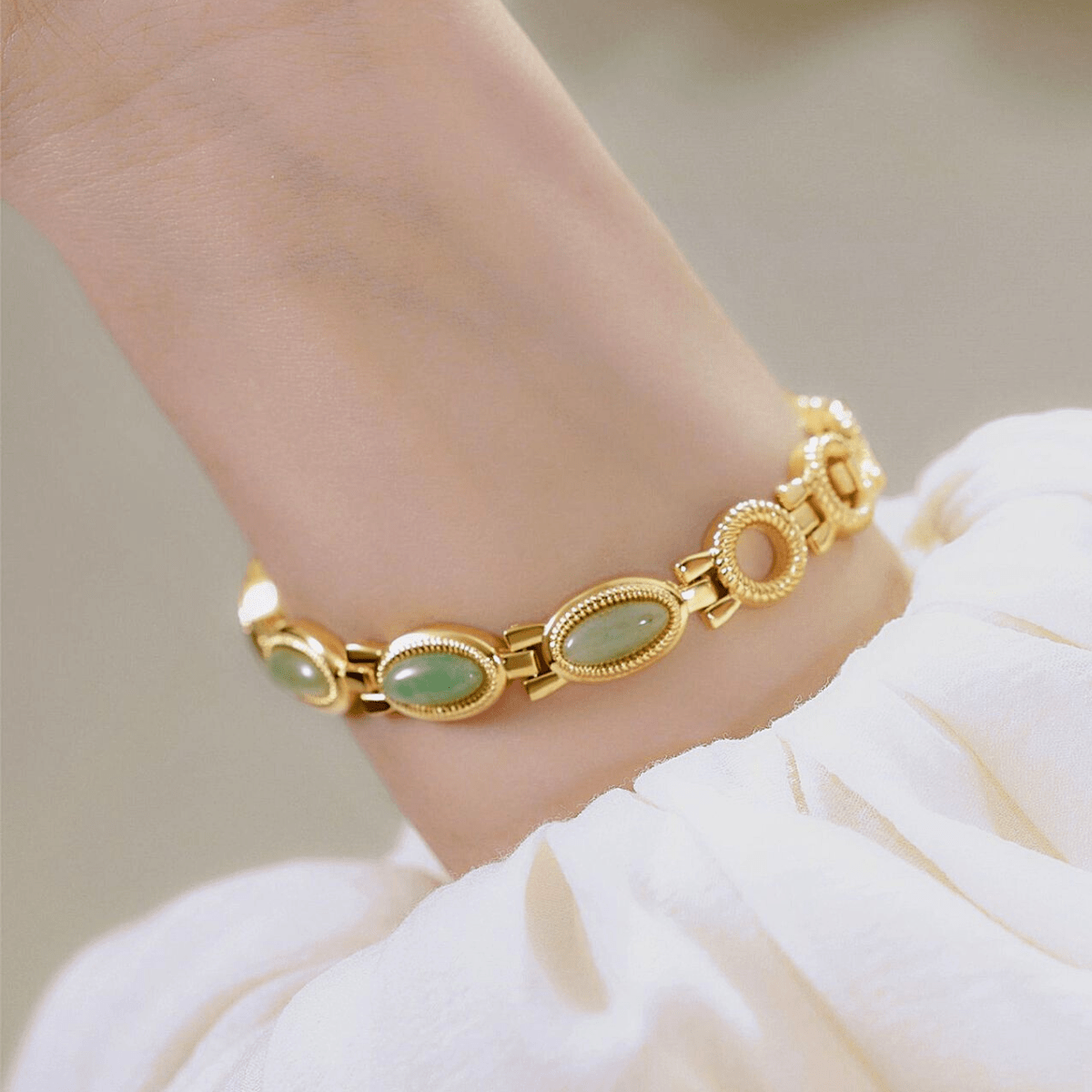 Elegant Emerald Green Watch-Outfit2Go