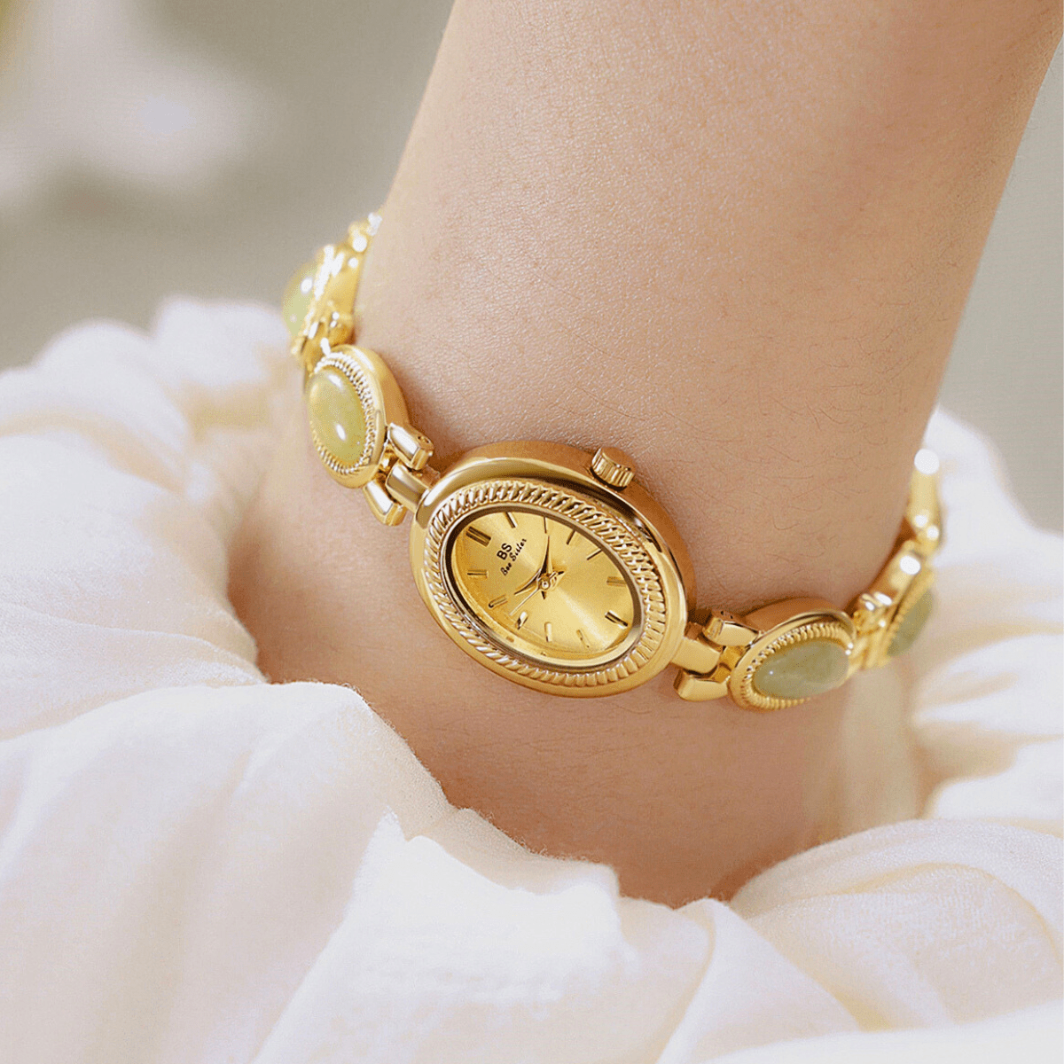 Elegant Emerald Green Watch-Outfit2Go